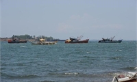 Philippines arrests dozens of Vietnamese, Chinese fishermen