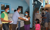 Nỗ lực hỗ trợ người gốc Việt tại Campuchia đang thực hiện cách ly phòng dịch Covid-19