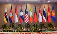 Treo cờ ASEAN cùng cờ của các quốc gia như thế nào?
