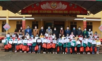 Trung tâm Giao lưu Văn hóa Việt – Hàn trao tặng học bổng cho học sinh nghèo tại huyện Thanh Sơn