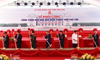 Chủ tịch nước Nguyễn Xuân Phúc dự lễ khởi công công trình Nhà Văn hóa nghệ thuật tỉnh Phú Thọ
