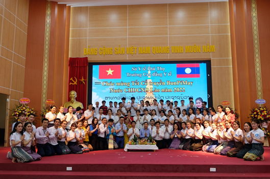 Trường Cao đẳng Y tế Phú Thọ tổ chức tết cổ truyền Bunpimay cho lưu học sinh Lào