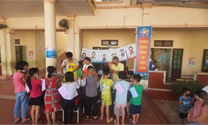 Tổ chức Children Of Peace International(COPI)/Mỹ thực hiện chương trình khám bệnh, cấp thuốc miễn phí cho học sinh tại tỉnh Phú Thọ.