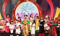 Vinh danh sáu Đại sứ Áo dài Trẻ em Việt Nam