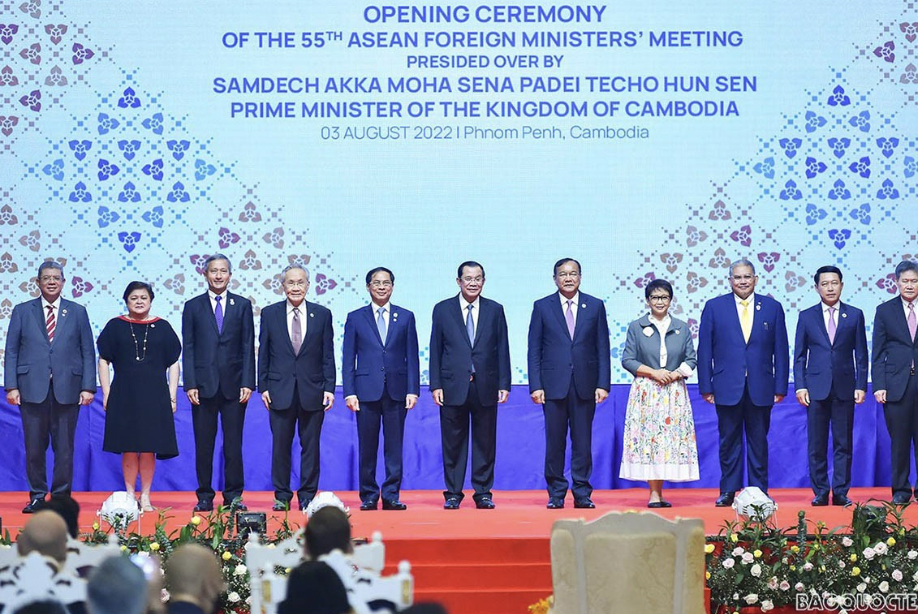 ASEAN FM proposes peaceful settlement of East Sea issue