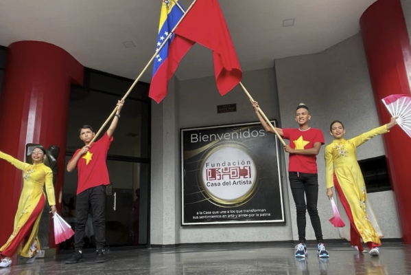 Venezuelan artists' exhibition spotlights Vietnamese culture, people
