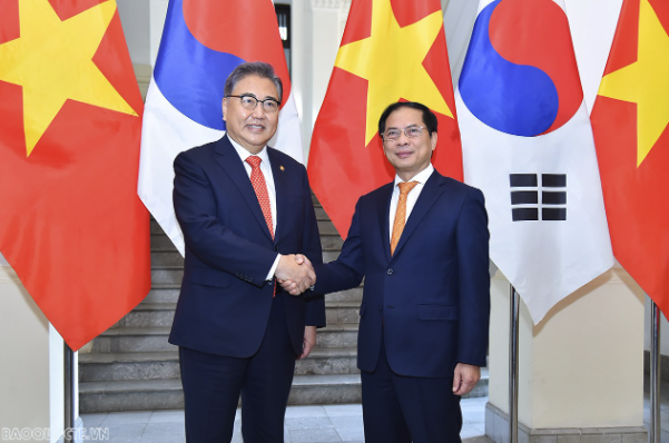 Foreign Ministers held talks, agreed to further developing Viet Nam-RoK cooperation