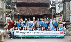 Delegation of the Pacific Asian Society (PAS) - Korea participates in a trip to experience cultural heritage at Hung Lo Ancient Village Relic Complex of Phu Tho province
