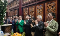 Ban Dự án Ngày Quốc Tổ Việt Nam toàn cầu dâng hương tưởng niệm các Vua Hùng