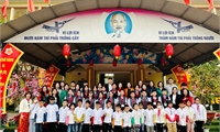“Trao trang phục quần áo” cho các em học sinh Trường Tiểu học Dữu Lâu và Trường THCS Dữu Lâu