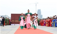 Xác lập kỷ lục Guinness Việt Nam về sự kiện văn hóa - thời trang có số người mặc áo dài tham dự đông nhất