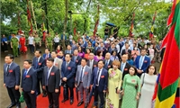 Hội đồng hương Phú Thọ tại Cộng hòa Séc đã tham dự Lễ dâng hương tưởng niệm các Vua Hùng
