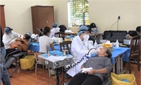 Tổ chức Children Of Peace International (COPI/Mỹ) thực hiện chương trình khám bệnh, cấp thuốc miễn phí tại tỉnh Phú Thọ.