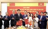 Sign an agreement to establish friendly cooperation between the two cities of Viet Tri and Linyi