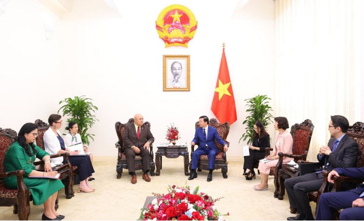 Việt Nam mong muốn WHO giúp nâng cao năng lực y tế dự phòng, sản xuất vaccine, mua sắm thuốc