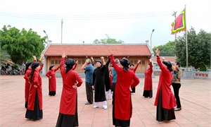 Performing ancient village Xoan singing at cultural relic sites