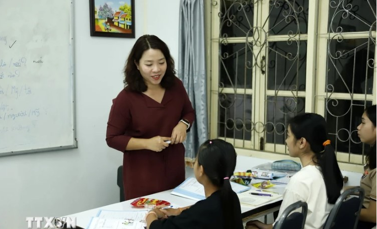 Tuyển chọn giáo viên, giảng viên Việt Nam đi dạy tiếng Việt tại Lào