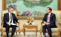 Phó Thủ tướng Lê Minh Khái tiếp Chủ tịch Tập đoàn Standard Chartered