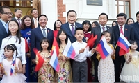 NA Chairman meets Vietnamese in Russia