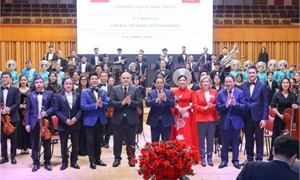 Thủ tướng Việt Nam và Liên bang Nga dự chương trình biểu diễn nghệ thuật kỷ niệm 75 năm thiết lập quan hệ ngoại giao giữa hai nước