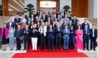 PM attends roundtable with with US businesses operating in Vietnam