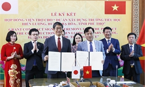 Signing of the Aid Contract for the construction of Hien Luong primary school, Ha Hoa district