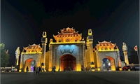 Hàng nghìn du khách trải nghiệm tour du lịch đêm Đền Hùng