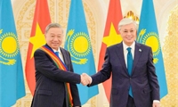 Tổng thống Kazakhstan trao tặng Tổng Bí thư Tô Lâm Huân chương Hữu nghị Dostyk hạng Nhất