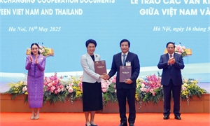 Trao Biên bản ghi nhớ hợp tác đầu tư chiến lược giữa UBND tỉnh Phú Thọ và Tập đoàn Amata