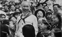Vietnamese community in France honours President Ho Chi Minh's legacy