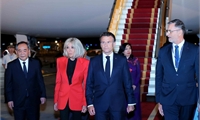 French President begins state visit to Viet Nam