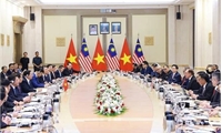 PMs talk measures for promoting Viet Nam – Malaysia relations