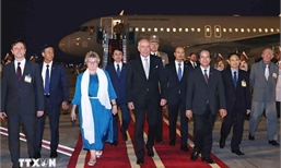 Tổng thống Hungary và Phu nhân đến Hà Nội, bắt đầu chuyến thăm chính thức Việt Nam