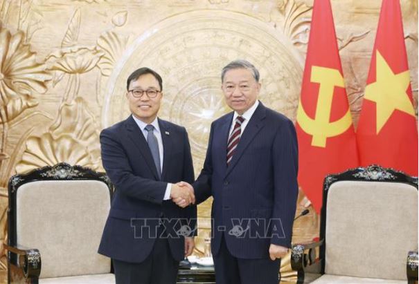 越共中央总书记苏林会见韩国驻越南大使