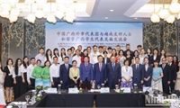 Meeting with Vietnamese scholars and students who studied in Guangxi (China)