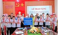 Tổ chức LDSC- Mỹ tặng thiết bị giảng dạy cho trường THCS Gia Thanh và Tiên Du