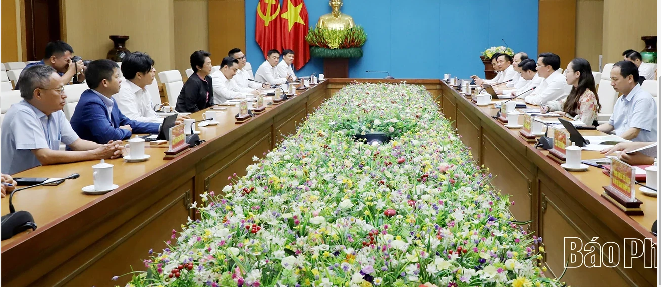 Chairman of the Phu Tho Provincial People’s Committee Holds Working Session with Amata Group Delegation