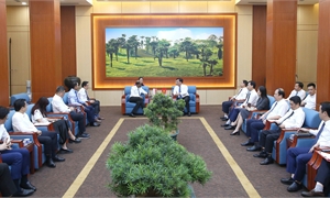 Chủ tịch UBND tỉnh Trần Duy Đông tiếp và làm việc với Đoàn Đại sứ quán Cộng hòa Singapore tại Việt Nam