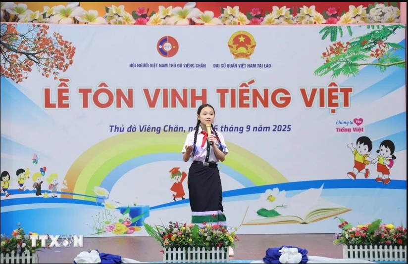Vietnamese community in Laos honour mother tougue
