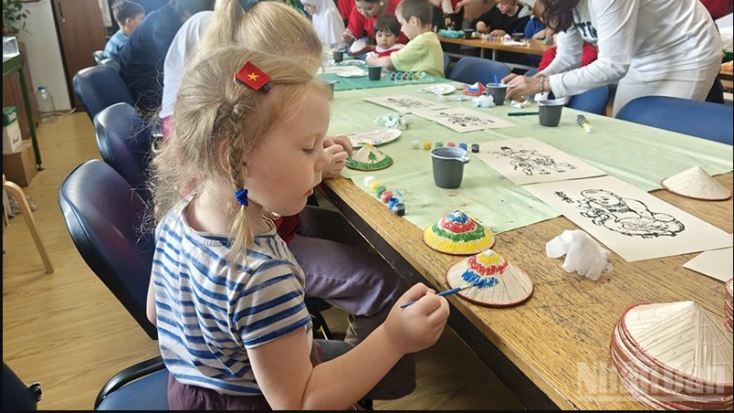 Russian children attracted by introduction to Vietnamese culture