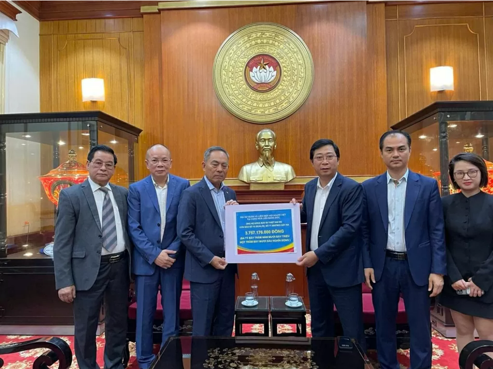 Đại sứ quán Việt Nam tại Đức và cộng đồng người Việt gửi về 3,7 tỷ đồng ủng hộ đồng bào vùng bão lụt