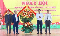Phó Bí thư Tỉnh ủy Nguyễn Mạnh Sơn dự Ngày hội Đại đoàn kết toàn dân tộc tại thôn Đồng Bưng