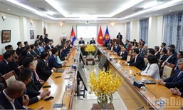 Deputy Prime Minister Bui Thanh Son meets Vietnamese Community in Cambodia