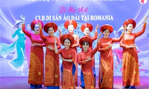 Ra mắt Câu lạc bộ Di sản Áo dài Việt Nam tại Rumani