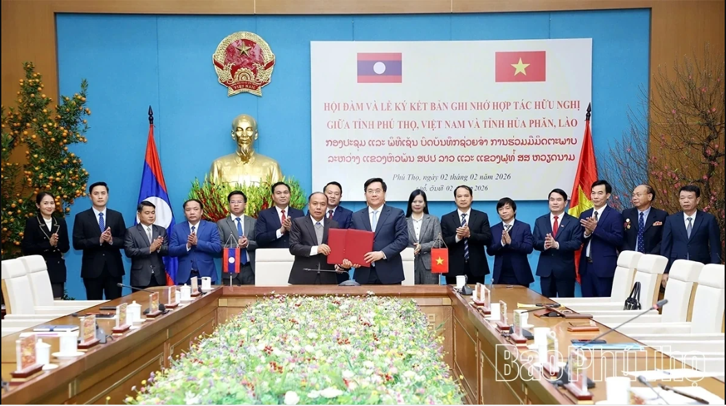 Signing of Memorandum of Understanding on friendly cooperation between Phu Tho and Houaphanh provinces