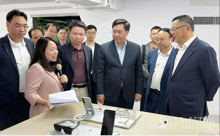 Provincial Chairman Tran Duy Dong visits and works with Geely Holding Group