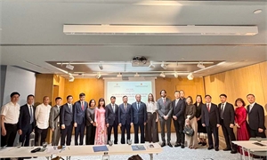 Phó Bí thư Tỉnh ủy Bùi Huy Vĩnh chủ trì hội nghị xúc tiến đầu tư tại thành phố Madrid, Tây Ban Nha