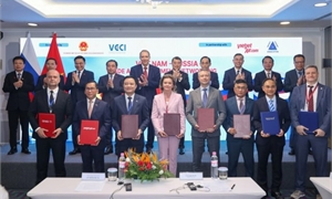 Petrovietnam bắt tay các tập đoàn năng lượng hàng đầu Nga trước sự chứng kiến của Thủ tướng Lê Minh Hưng