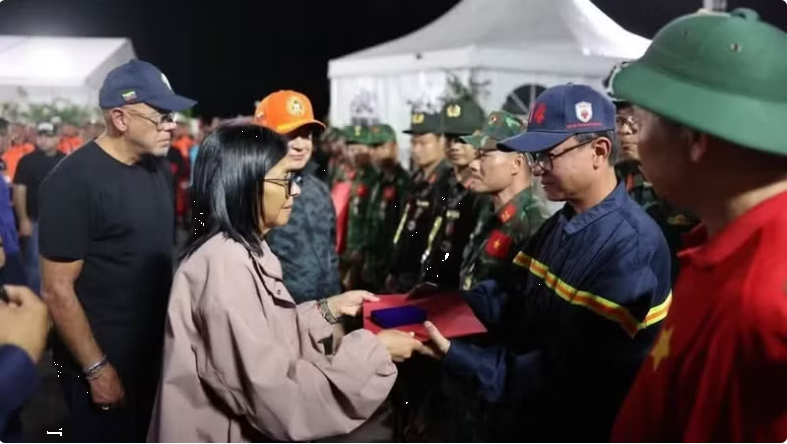 Venezuela honours international rescue teams, sends thanks to Viet Nam's top leader