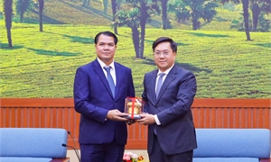Chủ tịch UBND tỉnh Trần Duy Đông tiếp xã giao Đoàn đại biểu cấp cao tỉnh Bò Kẹo, nước Cộng hòa Dân chủ Nhân dân Lào